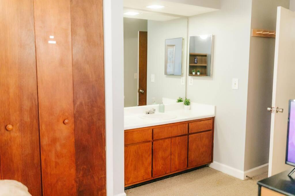 Cozy 3-Bed Athens Getaway, Right Near Uga! Apartment Ngoại thất bức ảnh