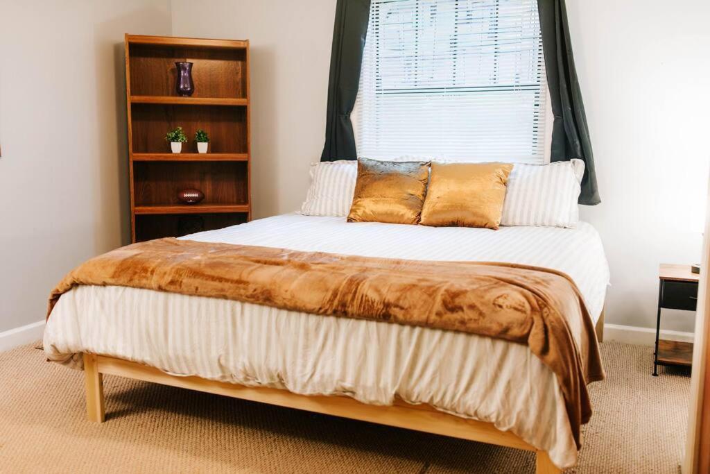 Cozy 3-Bed Athens Getaway, Right Near Uga! Apartment Ngoại thất bức ảnh